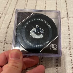 NHL Vancouver Canucks Official Game Puck